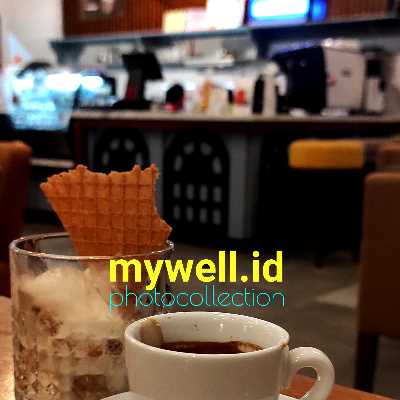 terbiasa tambahkan susu, krim, atau gula ke dalam secangkir kopi, akibatnya berat badan bertambah. Kenapa bisa begitu?☕☕☕ https://www.mywell.id/Efek-Samping-Banyak-Minum-Kopi