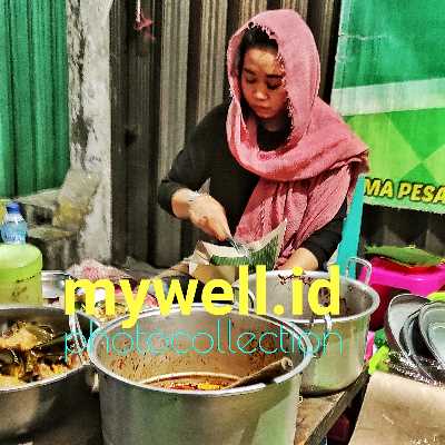 Dalam hal nutrisi, bakso ikan cenderung lebih tinggi protein, vitamin dan mineral dibandingkan dengan odeng, tetapi juga memiliki kandungan lemak yang lebih tinggi. Sementara itu, odeng cenderung lebih rendah kalori dan lemak dibandingkan dengan bakso ikan, tetapi juga kurang kaya vitamin dan mineral.