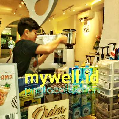1. Menyimpan makanan beku dalam kantong atau wadah yang kedap udara dan tahan air.
2. Menyimpan makanan beku pada suhu yang sesuai (-18 derajat Celsius atau lebih rendah).
3. Membuat label pada makanan beku untuk membantu mengingat tanggal simpannya.