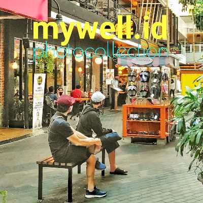 Kandungan gizi bakso ikan dapat bervariasi tergantung pada jenis ikan yang digunakan, bahan-bahan tambahan yang ditambahkan, dan cara pengolahannya. Namun secara umum, bakso ikan dapat menjadi sumber protein yang baik dan rendah lemak.
Berikut adalah perkiraan kandungan gizi dalam 100 gram bakso ikan: